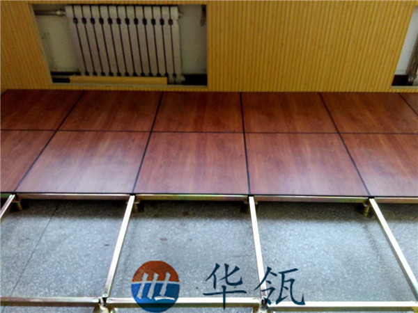 木質(zhì)有邊防靜電板地板鋪裝