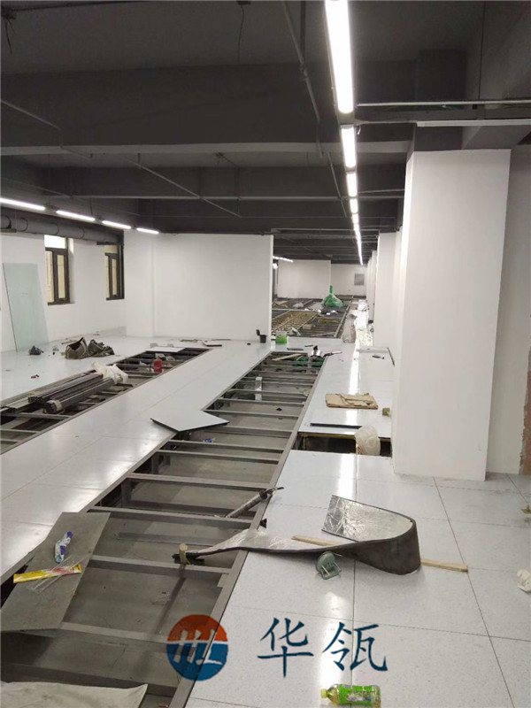 無邊防靜電板地板鋪裝